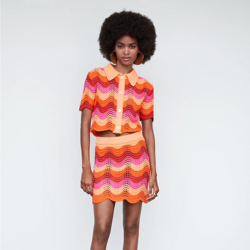 Openwork knitted mini-skirt